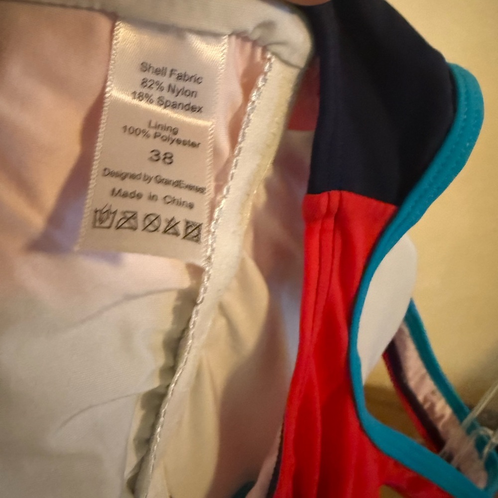 Women’s swim suit 38 - Picture 3 of 3